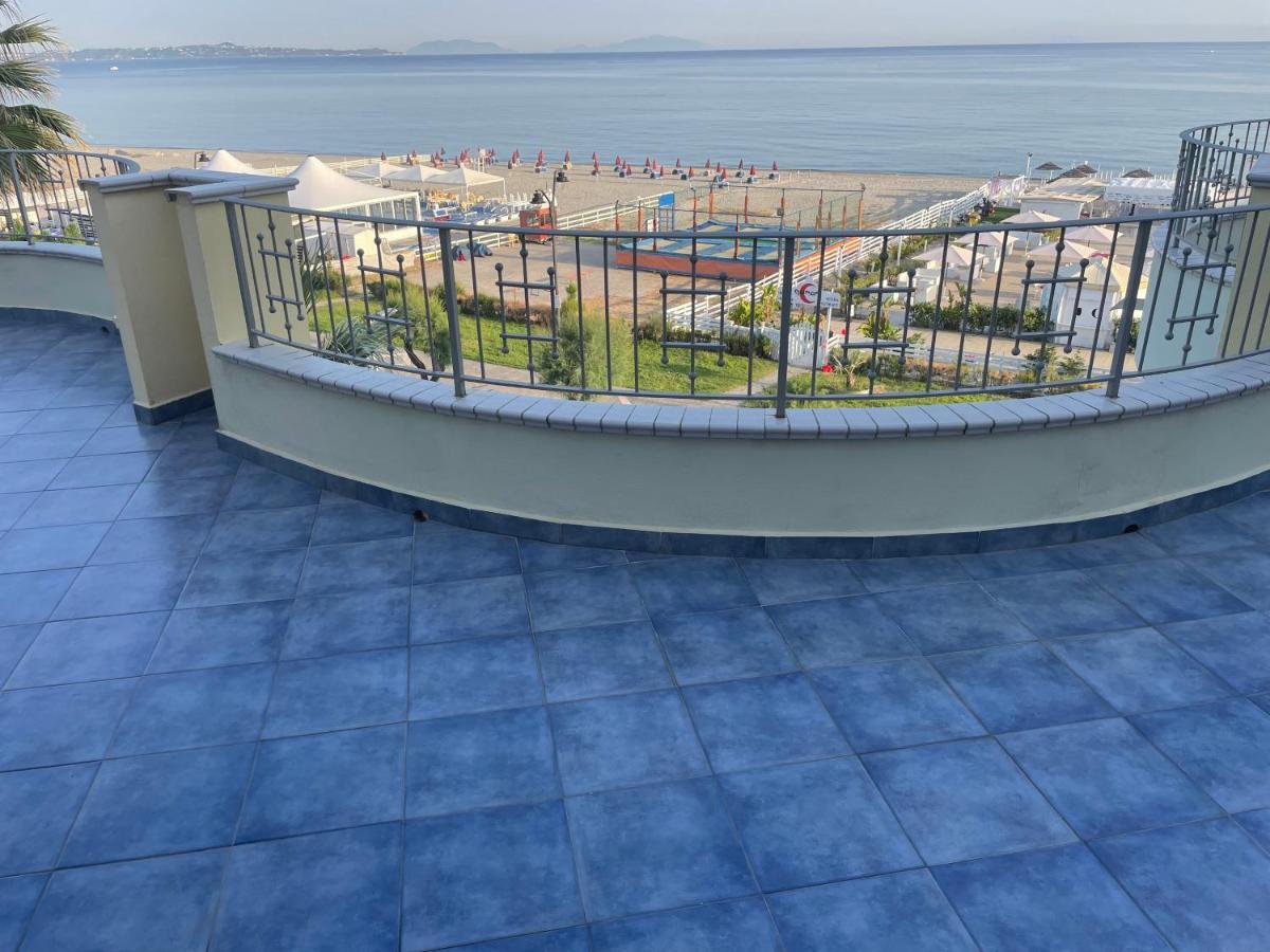 La Baia Di Ulisse Villa Venetico Exteriör bild
