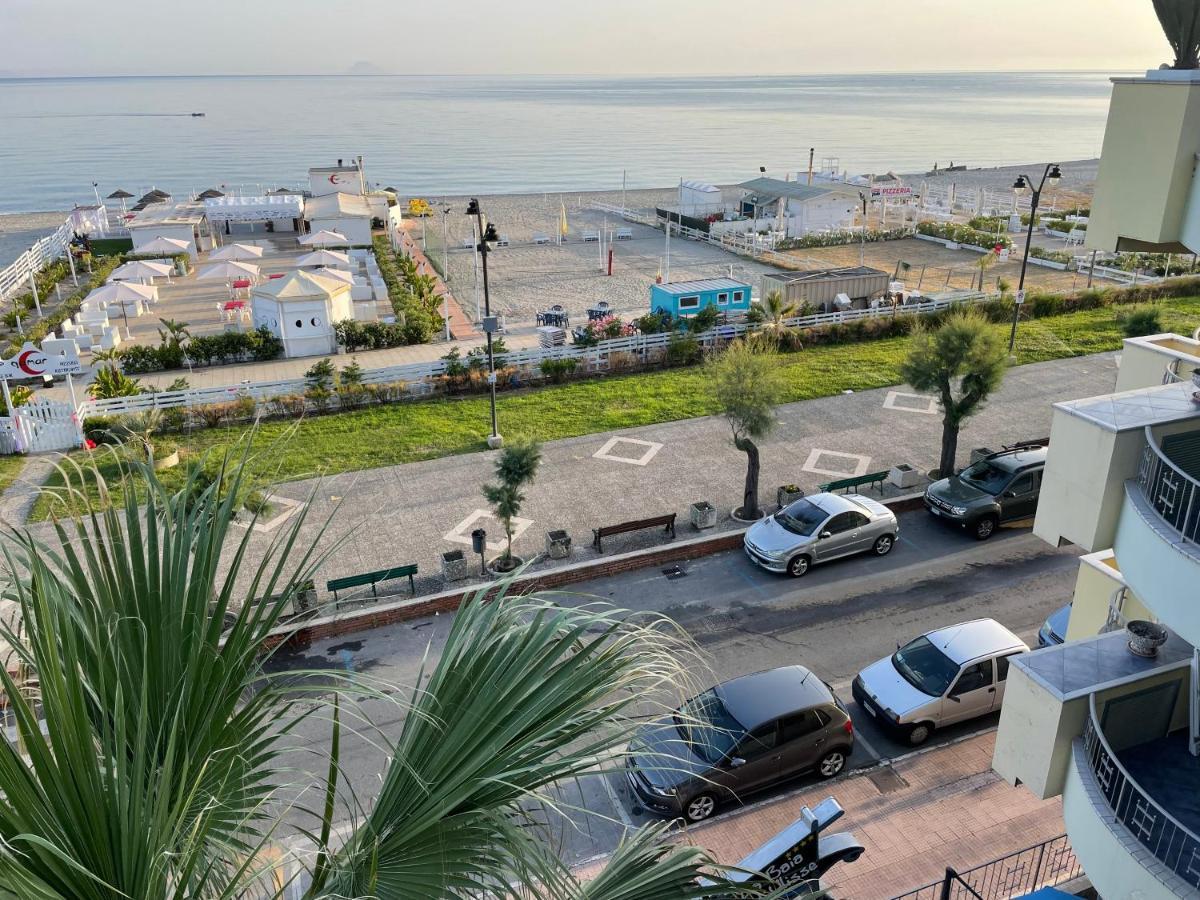 La Baia Di Ulisse Villa Venetico Exteriör bild