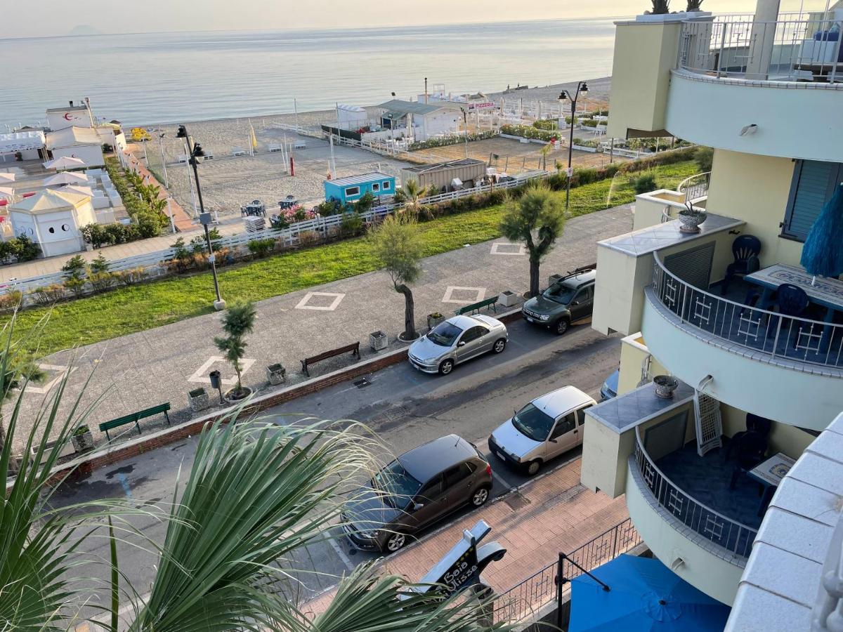 La Baia Di Ulisse Villa Venetico Exteriör bild
